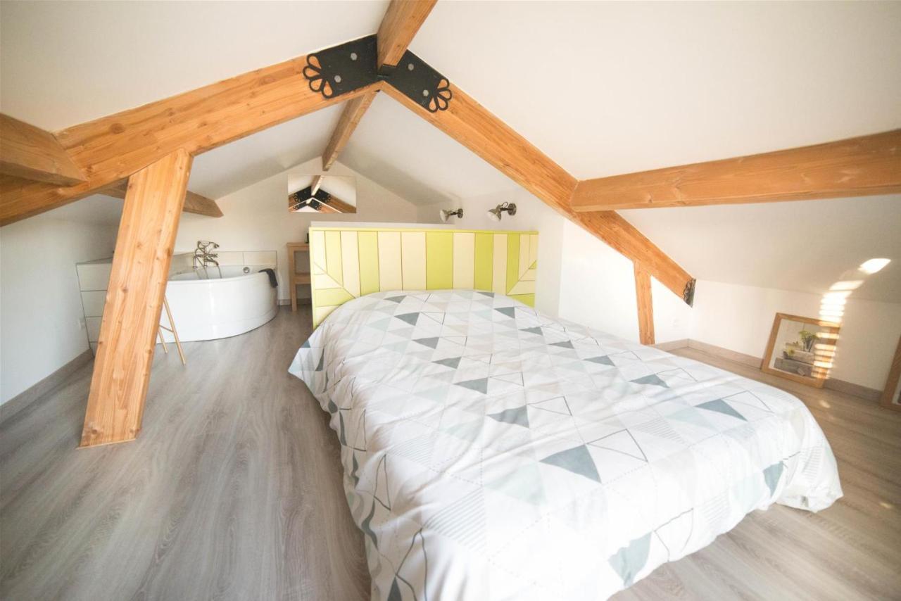 Aparthotel Le Carport Hasnon Esterno foto